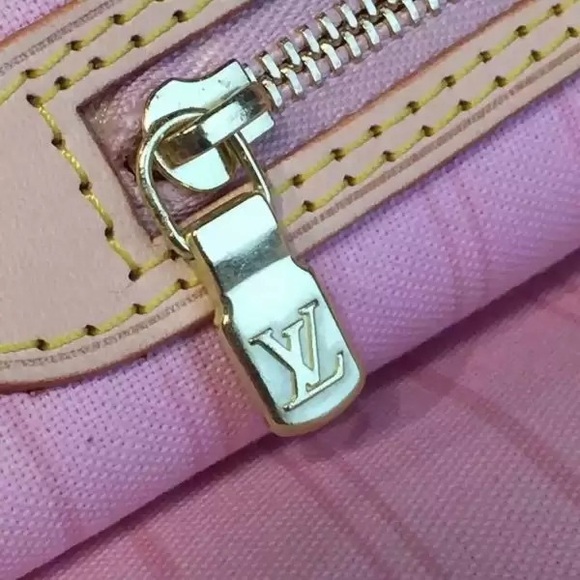 Louis Vuitton Gray and Pink Checkered Women's Bag Set - Picture 4 of 7